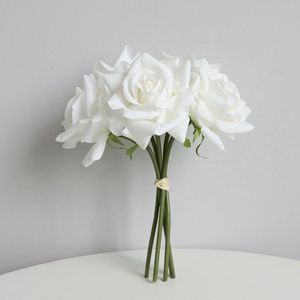 Simulazione 5 Testa Bordi arricciati Bouquet di rose Real Touch Fiori Fiori decorativi per matrimonio artificiale Mano da sposa che tiene bouquet finto Layout del tavolo per feste Floreale