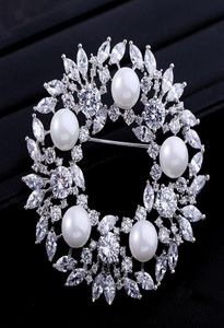 Spille Spille Corpetto di perle Spilla in zircone intarsiato Rotondo Classico Cristallo selvaggio da Swarovski Donna Gioielli da sposa Abbigliamento9816779