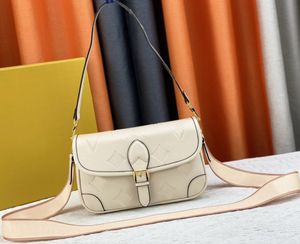 Tasarımcı kadın omuz çantaları lüks diane çanta kabartmalı çiçekler mektuplar empreinte crossbody çanta üst kaliteli deri bayanlar alt koltuk çantaları