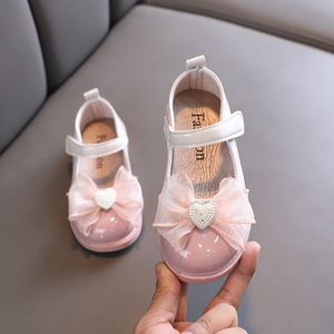 أحذية رياضية Ainyfu Spring Princess Kids Leather Shoes Girls Pearl Butterfly Knot Flat Fashion Childrens Soft Party Wedding 230522