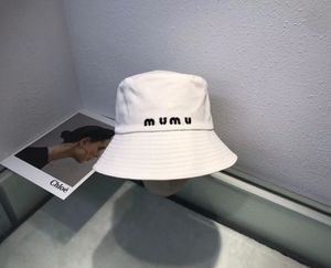 2023 Ny MIU -brev fiskare hatt kvinnlig designer beanie cap vår/sommar höstbassäng hatt sol skugga hatt