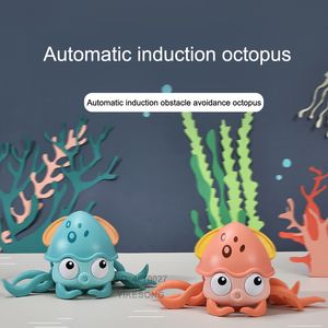 Elektroniska husdjursleksaker Toys Pets Crab Octopus Crawling Baby Induction Escape Musical Interactive Kids Toddler för att gå automatiskt undvika hinder 230523