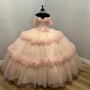 Nya rosa quinceanera -klänningar för söta 16 applikationer pärlor bollklänningar från axel födelsedagsfest prom klänning vestido de 15 anos