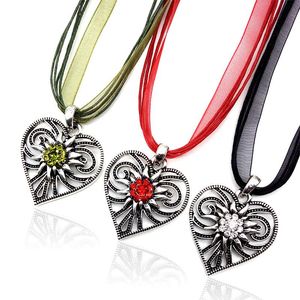 Hänghalsband 2023 Boho vintage ihålig ut graverad hjärtaform halsband kvinnor multicolor lycklig blommor gåva juvelera grossist