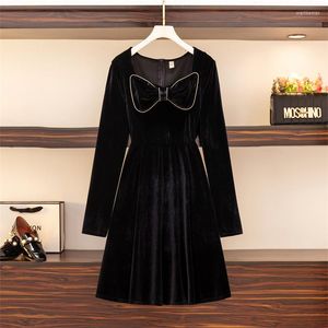 Casual Dresses 4xl Plus Size Women Vintage Bow Velvet Dress Autumn Winter 2023 Långärmad krage Shiny Diamond Black