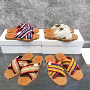 Fashion Paris Pantofole firmate Dazzle ricamate Sandali da donna Summer Beach Stripes Pantofole piatte casual Ciabatte da donna Infradito da donna Lettera di ricamo