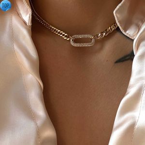 2022 News Winter Unique Design 18k Gold Plated Water Bamboo Chain Oval Zircon Pendant Designer Necklace For Women For Party