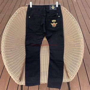 Designerkläder Amires Jeans Jeansbyxor Amies 2022 Höstvinter Nya broderade jeans Herr Bee Slim Fit Leggings Elastiskt Modemärke Svarta Modebyxor Distr