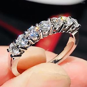 Pierścienie klastra 10K AU417 Białe złoto kobiety Prążenie Weddne Pierdzieżę zaręczynową 7 szt. 0,7 Każdy 0,1ct okrągły Diamond Trendy Classic