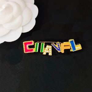 Broches de letra de marca de alta qualidade Broches de designer de luxo Double Letter Suit Collar Pin Broroche Flowers Broche para homens Jóias de casamento mulheres