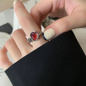 Pierścienie klastra puste czerwony kamień dla kobiet nieregularny z vintage otwartego pierścienia biżuteria Y2K Pinting Accessories