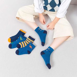 Calzini 5 paia / lotto di calzini caldi in cotone morbido alla moda per bambini adatti a ragazzi e ragazze adolescenti simpatici cartoni animati G220524