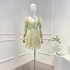 Casual klänningar 2023 vår sommar ankomst grön silk blommig ruched peplum hem mini klänning för kvinnor födelsedagskläder söt stil