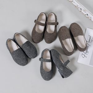 Tênis de sapatos da primavera Sapatos infantis sapatos casuais sapatos de bebê mocassins de moda humana Apartamento de balé infantil Mocassin Mary Jane 230523
