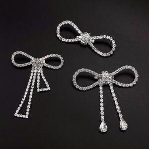 Romantisk söt bow-knot brosch trendiga populära strasspärla spänne stift kvinnor cardigan kapp tröja kostym säkerhet broscher