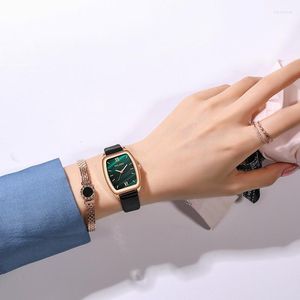 Armbandsur Design Tonneau Dial Women Quartz titta på modegradient färg damer casual klänning armbandsur läderband klocka