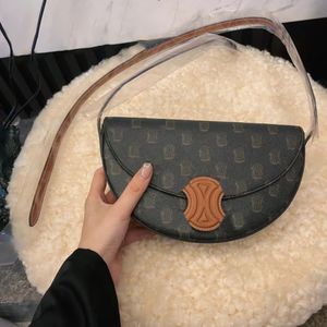 Akşam çantaları akşam çantaları kadın yaz yarım ay kruvasan crossbody çanta erkek moda tasarımcısı genç deri mini pochette omuz messenger çantaları lüks flep hobo