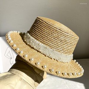 Breda brimhattar Runway Style Pearl Summer Hat Women Boater Straw Flat Top Jazz Fedoras Handgjorda Holiday Beach Cap Sun Panama