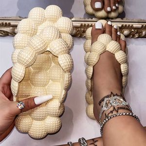 Sandalen Flip Flops Bubble Shoes Summer New Mode Open Toeed Pantoffeln Frauen tragen flache Sandalen Strand 230417