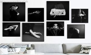 Vrouw Portret Daisy Bouquet Girl Black and White Art Prints Poster vrouwelijke rug po gedroogde bloemtak Wall Decor HD0116 L220812933385