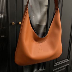 Cowhide Toates Çanta Debriyaj Çantaları Hobos Çanta Çanta Under Embl Omuz Çantası Büyük koltuk altı çantaları moda mektuplar deri kayış crossbody paketi fermuarlı cüzdan