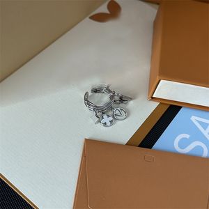 デザイナーシルバーリングダイヤモンドファッションリングラックスゥリリーブランド愛好家リングレディングパールズシルバーデザイナージュエリーG結婚指輪