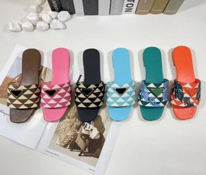 Quality Women Designer Slippers Canvas Embroidered Metal Triangle Beach Shoes Sandal Luxury Brand Low Heel Slippers Home Outdoor Slides Slippers Ladies Flip-flop