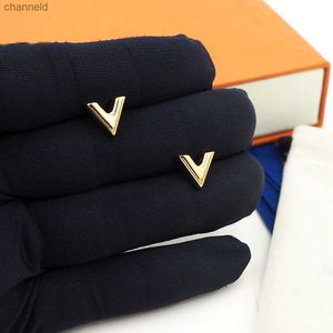 Stud 2022 Design Wholesale Small Letter Stud Brincho 18K Gold v Studs Earrings Momen Homens Men Wedding Party Jewelry L230518