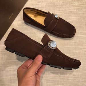 2023 Lyxiga avslappnade loafers Spring Men's Shoe Suede Designer Loafers For Men Soft Driving Moccasins Högkvalitativa lägenheter Male Walking S