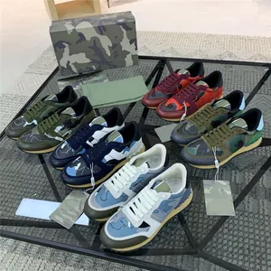 Högkvalitativ designer kamouflage mocka klänningskor sneakers valentin skor casual skor kamouflage mesh rivet skor sneakers varumärke män skor gratis frakt 58765