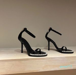 Verão Sexy Lady Mulheres sandálias pretas de couro genuíno pérolas de torno