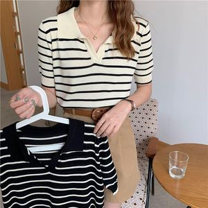 Polos femininos 2023 Mulheres Summer Casual Kniting Tops Tops femininos listras de manga curta T-shirt Ladies Polo Loose Roupos A28