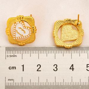 Ny stil 18k guldpläterad stud klippkedja lyx varumärkesdesigners dubbla bokstäver rostfritt stål örhängen geometriska hjärtkända kvinnor inlagd pärla bröllop juvelry