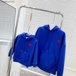 Hoodie 2023 Designers de roupas infantis Amis paris suéter com capuz bordado vermelho amor crianças meninos e meninas jovens winterkit vende bem inyr36