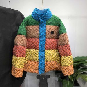 Famoso uomo di lusso Down Jackets Canada North MENS Giacca invernale Capello aderente Pane aderente Contrasto arcobaleno Rainbow Full Patchwork Stampa di stampa comoda da uomini caldi SCARKAS