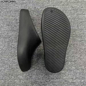 Slippers 23SS Paris Flat Bottom Desiner Slippers Beach Rubber Lazy Slipper Indoor Outdoor Show Style Beach Muller Sandaler för män Kvinnor Slides Flip Flops J0525