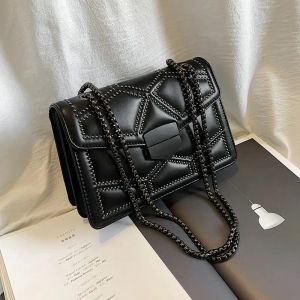 Luxury Handväskor för kvinnor Rivet Flap Luxury Designer axelväskor Handväska Cross Body Clutch Chain Purse Fashion Purses Lady Satchel Wristlet Messenger Bag Sacoche