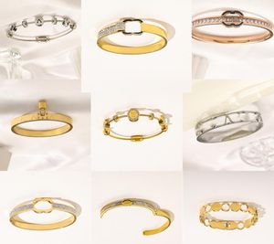 Luxury Bangles varumärkesarmband berömda kvinnor 18K guldpläterad rostfritt stål pärla armband länk kedja par gåvor smycken tillbehör