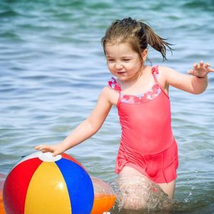 Summer na świeżym powietrzu na plażę nadmuchiwane zabawki piłki zabawne sportowe rekwizyty na plażę basen siatkówki mecz rodzic-dziecko interakcja