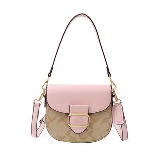 علام العلامة التجارية Day Packs 24SS Women's Handsal Wholesale Risling Contraving Coll Fashion Grils Bag Endery Bag 20x16x8cm