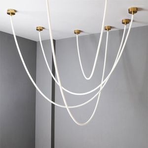 Lâmpadas pendentes Lustre LED de mangueira nórdica para jantar da sala de estar mesa de cozinha de cozinha lustradores de decoração minimalista