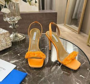 23S/S Роскошный дизайнер-дизайнер-искушение Aquazzursa Chain Love Slingback Sandals Shoes для женщин Белый черный желтый мозоли.