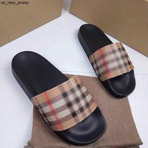 Terlik 2023 Paris Kaydırıcıları Erkek Kadın Terlik Yaz Slaytları Londra İngiltere Sandalet Plaj Slayt bayanlar Flip Flops Loafers Ana Sayfa Ekose Desen Termeri C J230525