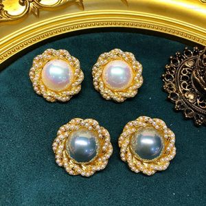 Серьги ожерелья устанавливают реальное золото. Восстановление древних путей мелкового цветочного цветочного цвета мама -шпион