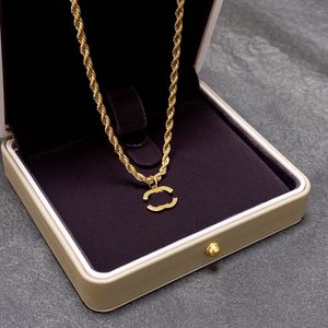 2023 Designer för kvinnor Luxury Pendant Neckor Heart Shape Pearl Choker Gold Necklace Letter Ccity Classic Jewelry Accessories 67