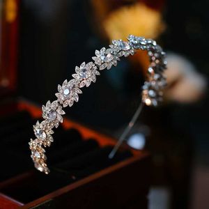 Outros acessórios de moda, as noivas de cristal coreanas Mini -Bridal Tiara Headpieces Headdress noturno Girls Gift J230525