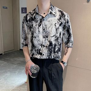 Camisas casuais masculinas 2023 Verão de três quartos de manga machos de moda impressão de moda designer solto para homens vintage steetwear legal a60