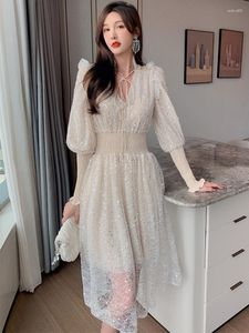 Casual Dresses 2023 Elegant Retro Vintage Midi Dress Woman V-ringen långärmad bandage ren nät paljetter Bright Glitter Robe Lady Party