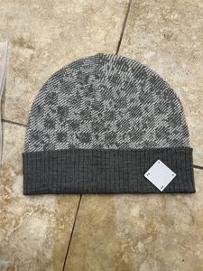 2023 Klasyczny projektant zimowej czapki mężczyźni i kobiety Design Modna Czapki Zakres Autumn Wool Hat Letter Jacquard Unisex Warm Skull Cap nnn