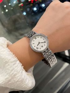 Novas damas da moda assistem pulseira de cinco seções com o fecho de borboleta tamanho 28mm de quartzo importado moveremen